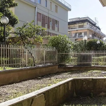 Igea With Garden - Close To Policlinico Gemelli Apartmán *