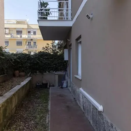 Διαμέρισμα Igea With Garden - Close To Policlinico Gemelli Ρώμη